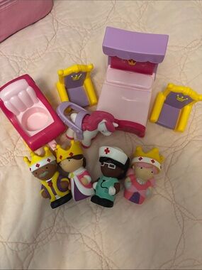 Playgo Royal Castle Playset (Figures & Furniture)